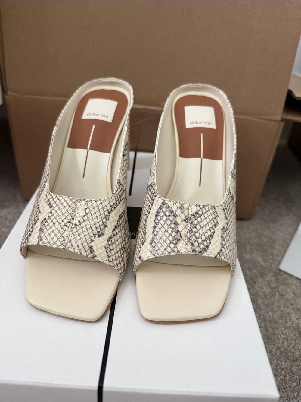 BNWT Dolce Vita Cream Snake-Print Slide Mules in box